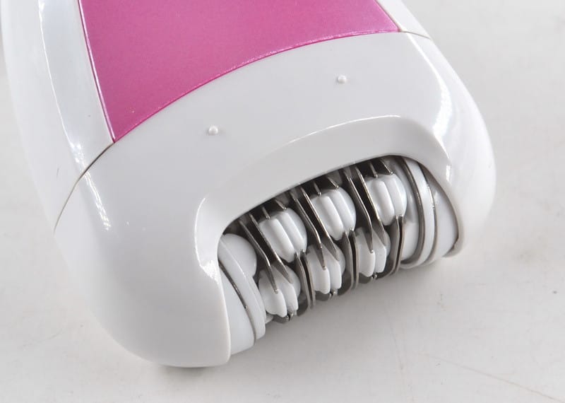 Епілятор Gemei GM 7006 (4 в 1) з акумулятором — бритва з подвійним лезом, 2 насадки епілятора, насадка-пемза – фото 1