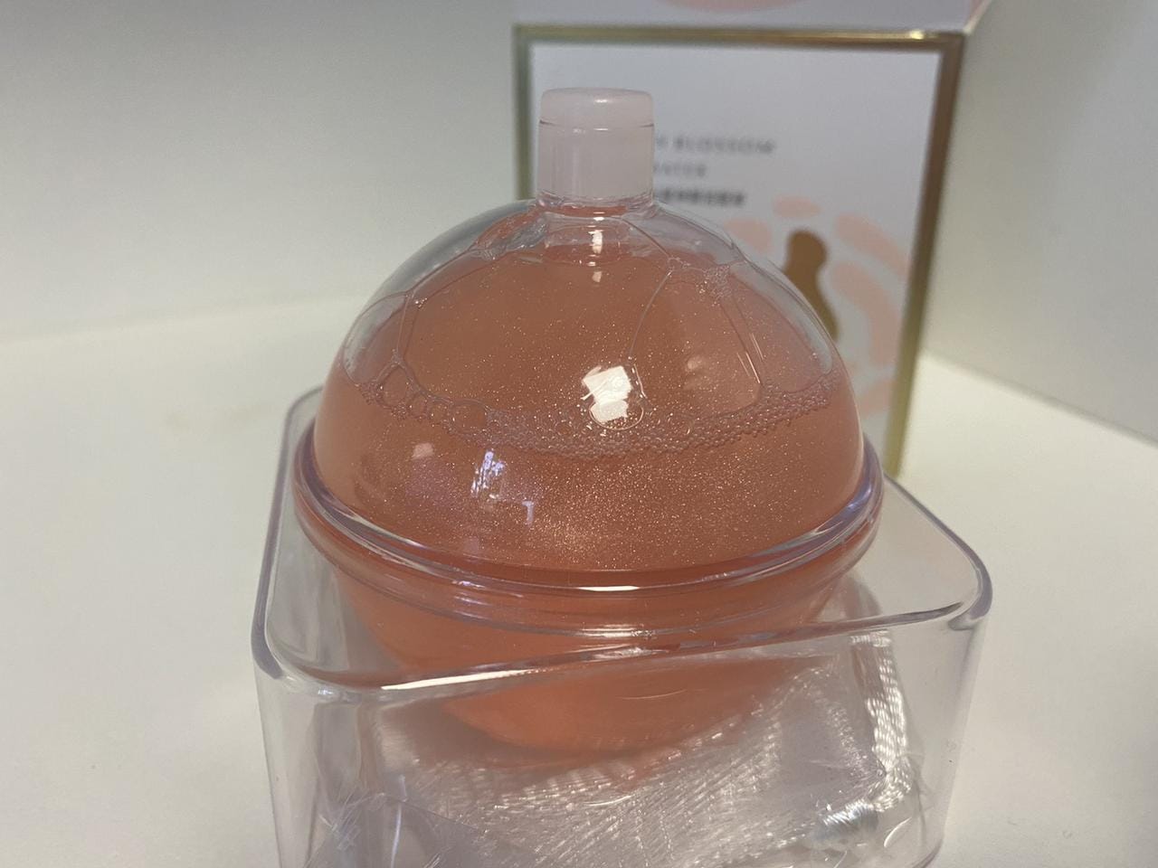 Кулька для вмивання з екстрактом вишні,яблока Cherry Blossom With Water Cleansing Ball 100g – фото 2