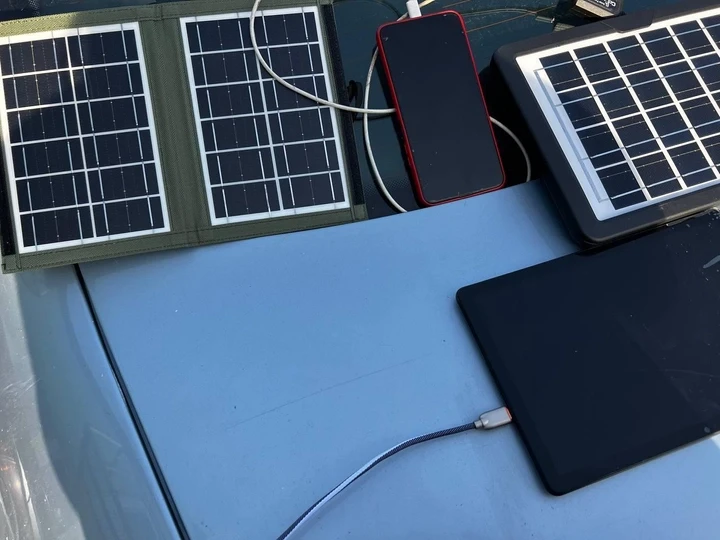 Зарядний пристрій Cclamp CL-670 із сонячною панеллю 7W USB – фото 3