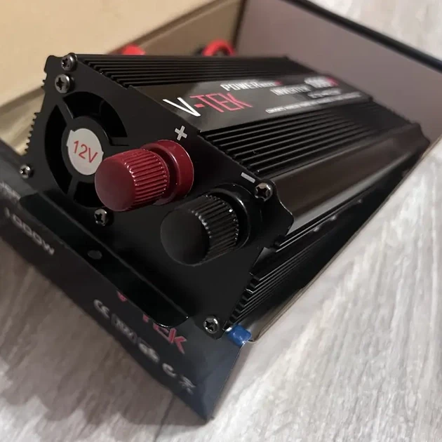 Перетворювач напруги автомобільний V-TEK PowerMaxx-SSK1000W, інвертор 12/220В, USB, охолодження Чорний – фото 1