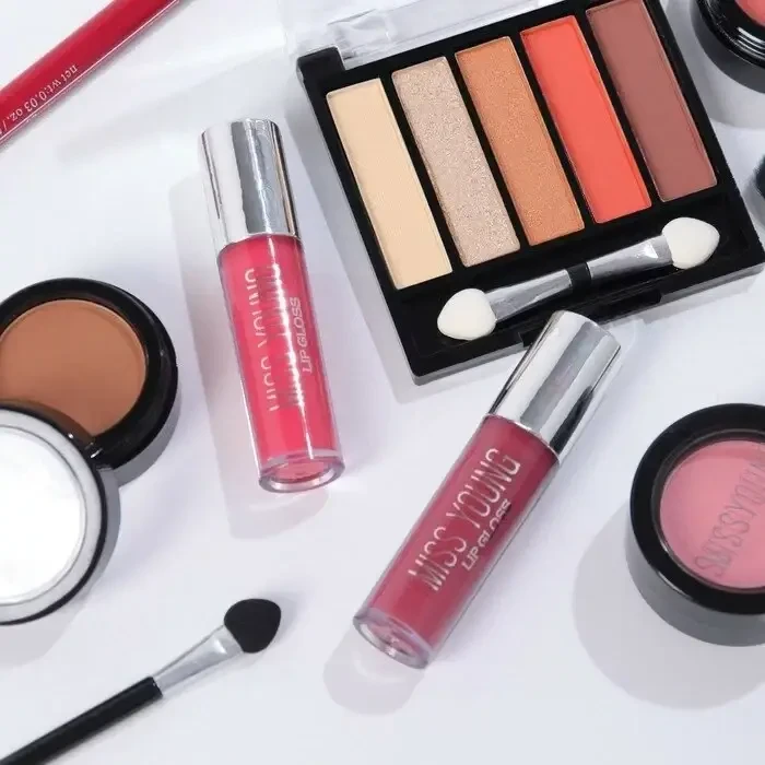 Набір декоративної косметики в алюмінієвому кейсі з дзеркалом Makeup set MC1488 Сріблястий – фото 9