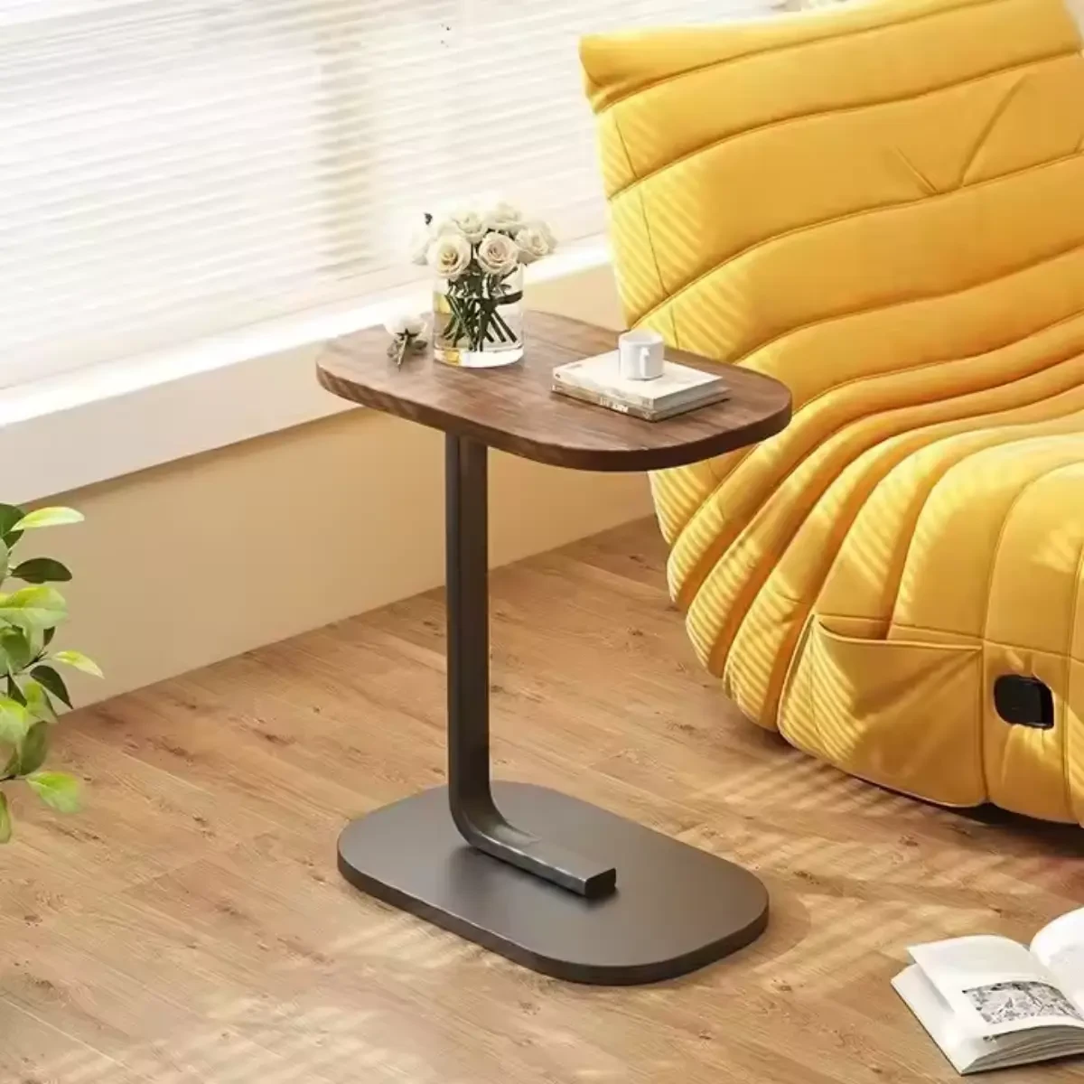 Приліжковий столик Modern Home 45×28×60 см — компактний і стильний