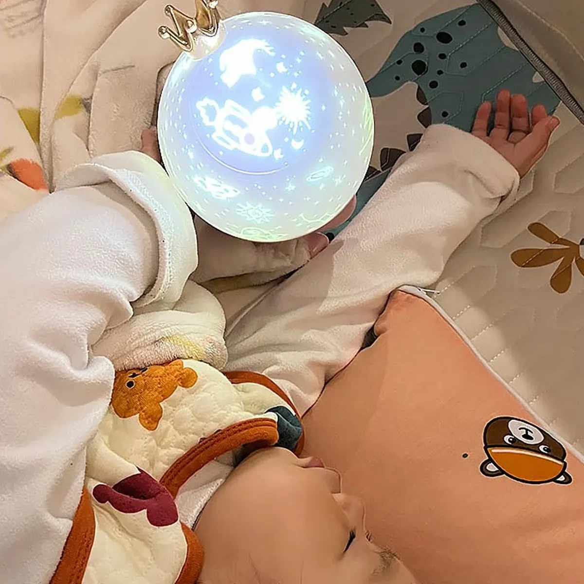 Лампа-проєктор нічник з обертанням 360° і 12 змінними слайдами, LED настільна декоративна