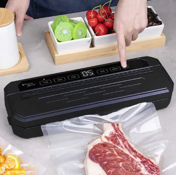 Вакуумний пакувальник Food Vacuum Sealer 65 кПа з різаком і пакетами, чорний