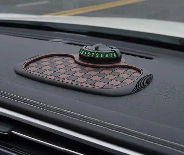 Багатофункціональний автомобільний килимок 3-в-1 з тримачем телефона та паркувальною табличкою для панелі авто