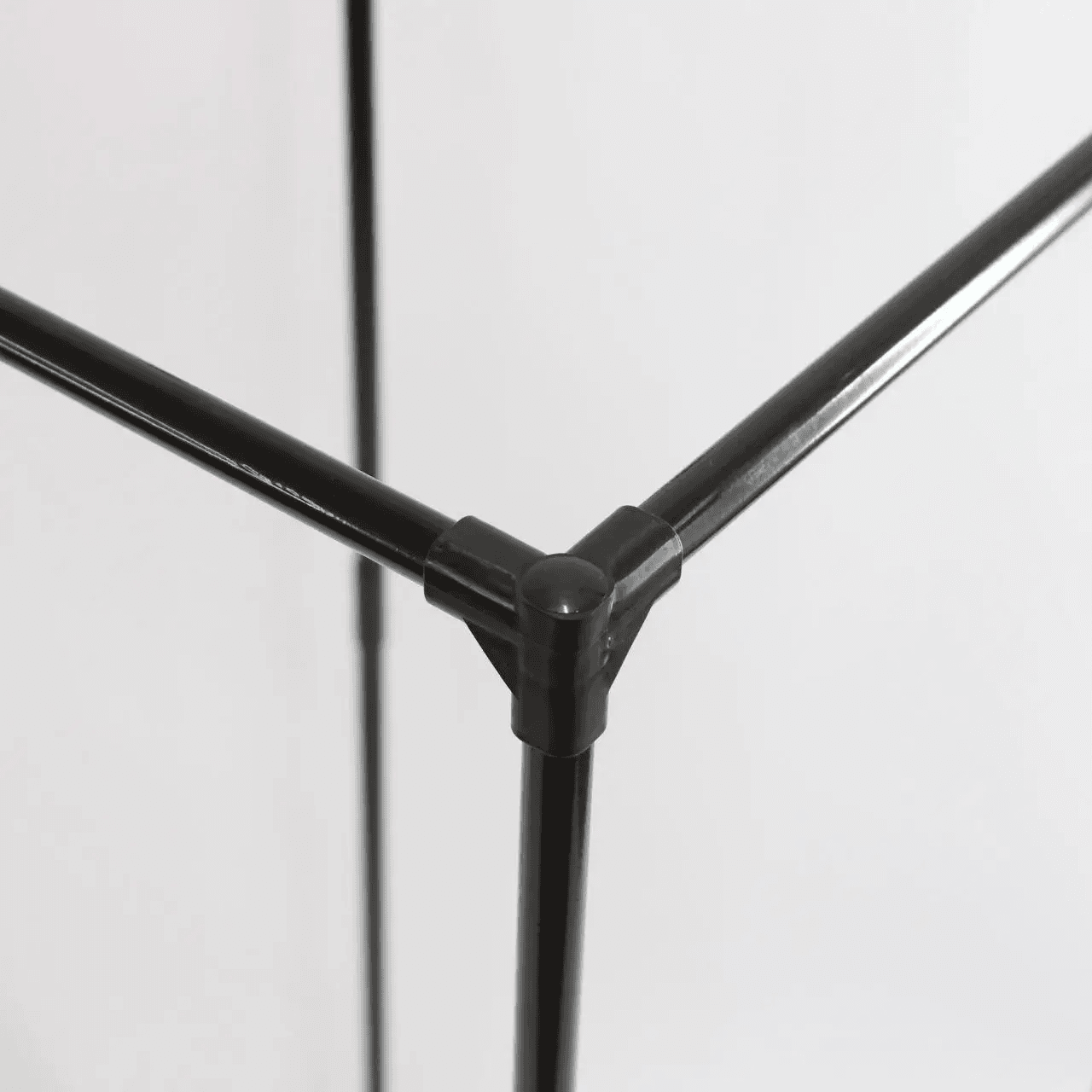 Підлогова вішалка для одягу YSM3601-A на колесах, металева, чорна