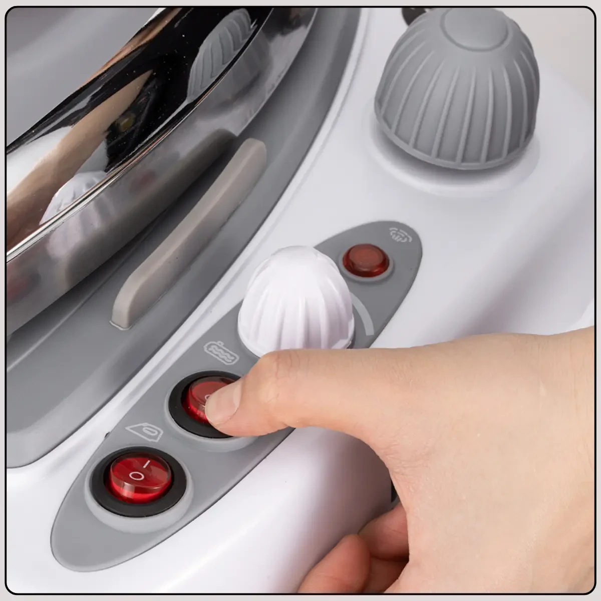 Праска з парогенератором, алюмінієвою підошвою і корковою ручкою RAF R.1254 2000W