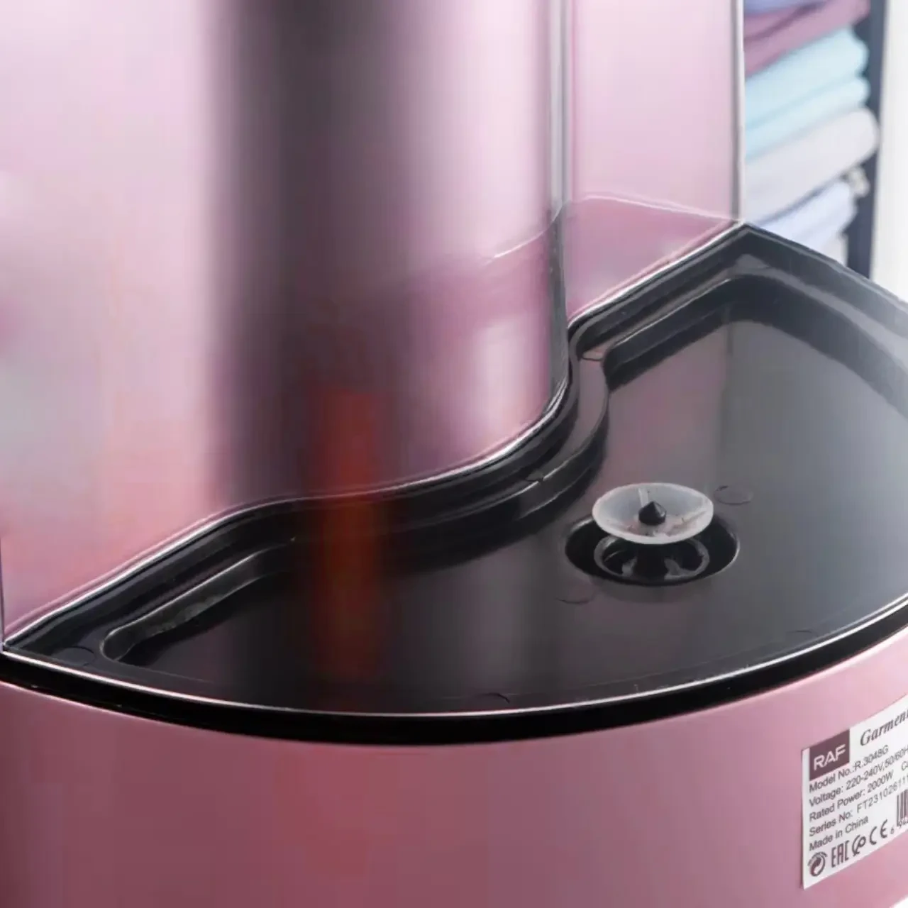 Вертикальний відпарювач із прасувальною дошкою і телескопічної стійкої RAF R.3048R 2000 Вт Рожевий