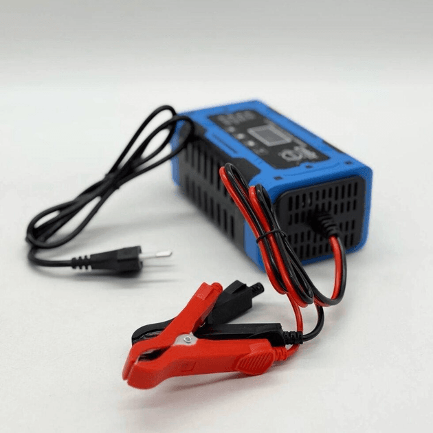 Імпульсний зарядний пристрій для акумуляторів 12 V 10 A з дисплеєм, автоматичним заряджанням і захистом