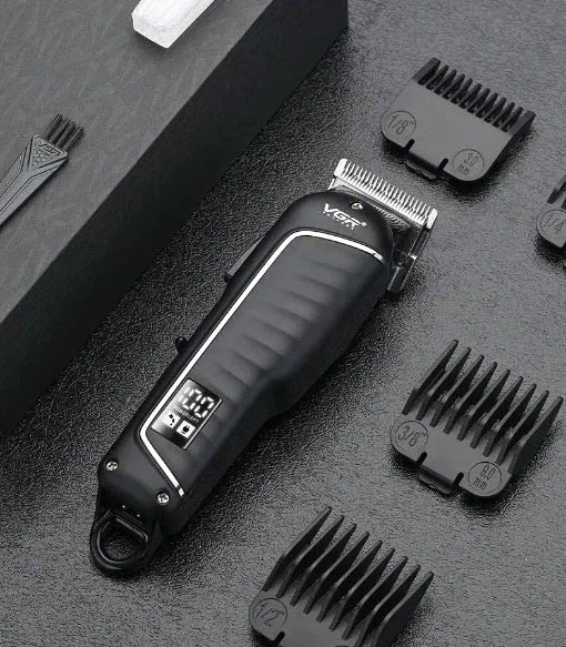 Машинка для стрижки волосся VGR V-683 LED-дисплей акумуляторна 4 насадки 10W Black