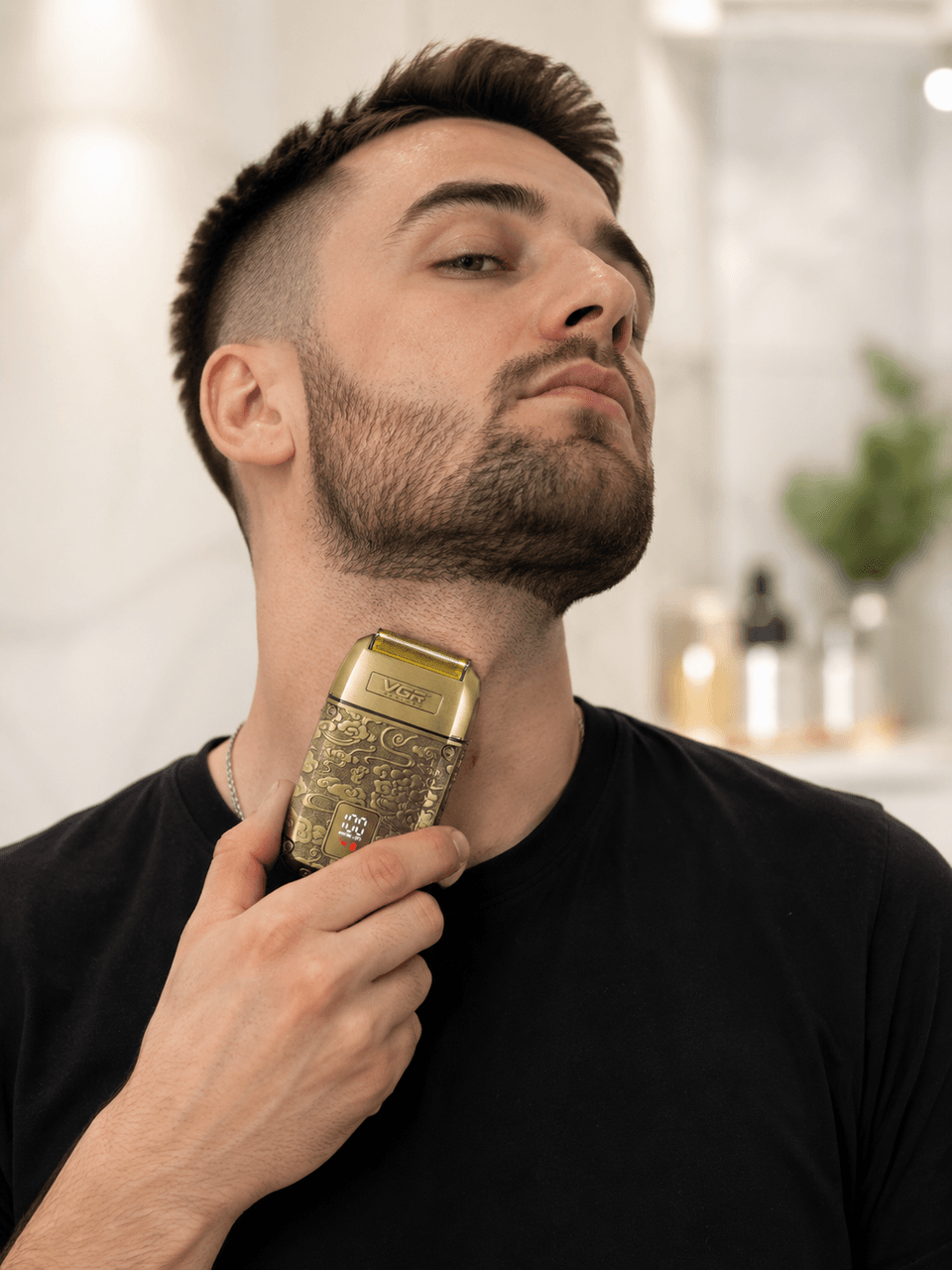 Бритва VGR V 336 Gold/ Шейвер акумуляторна з потрійним лезом/Мерли 8500 об/хв