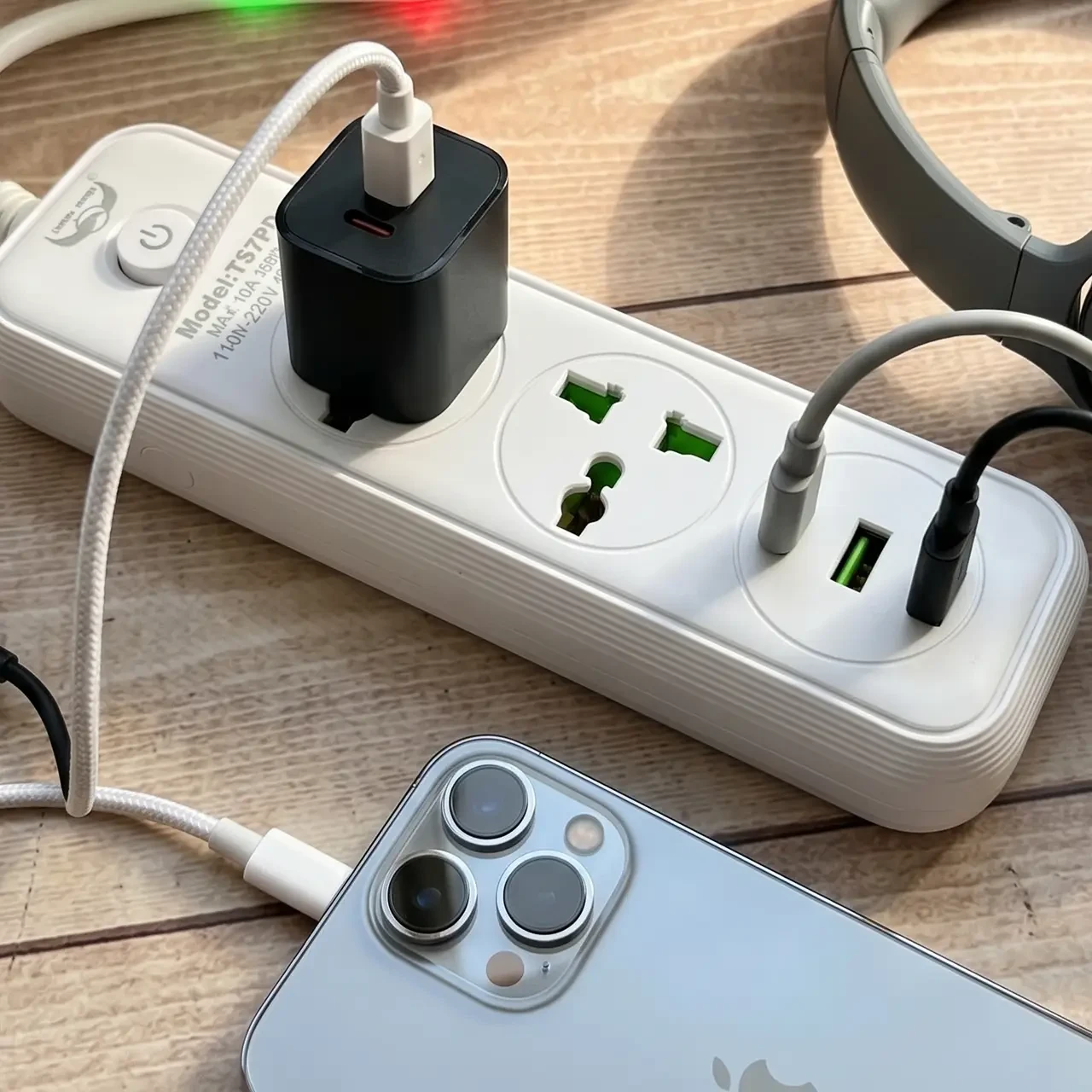 Мережевий фільтр живлення 2 м, 2 розетки + 2хUSB + 1хType-C, 2500Вт, WL-4/ Подовжувач з вимикачем