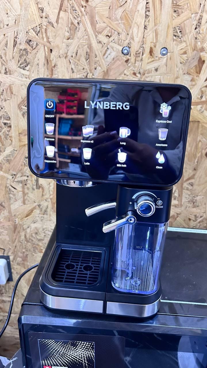 Автоматична кавомашина Lynberg Cafe Lux 20K LB5803 20 бар, 3000Вт з сенсорним керуванням